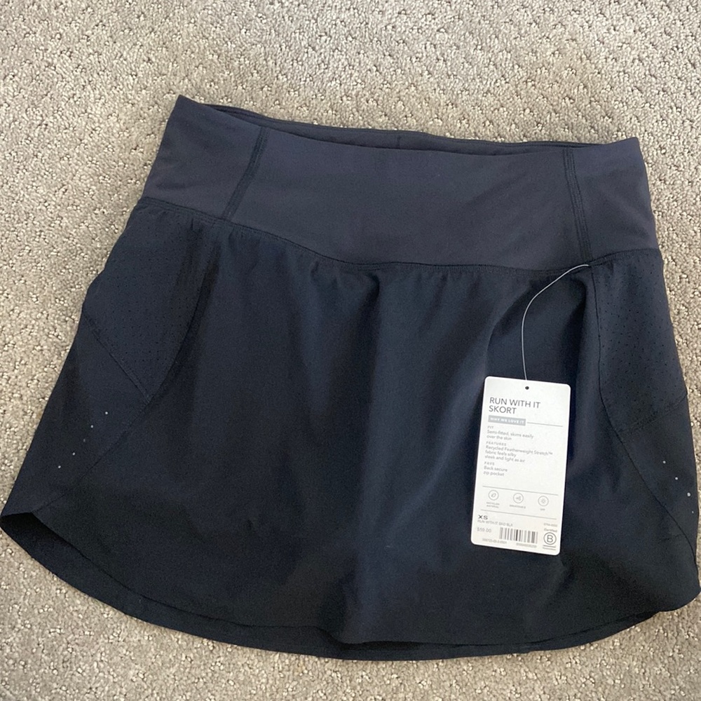 NWT Athleta Black Run with It Skort